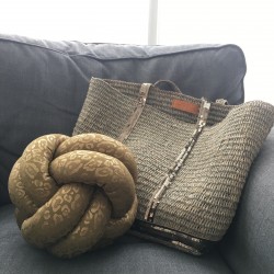 Fauve Coussin Noeud